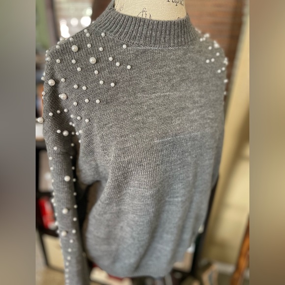Blooming Jelly Sweaters - NWT gray sweater w/ pearl detail by Blooming Jelly - sz L long sleeve oversized
